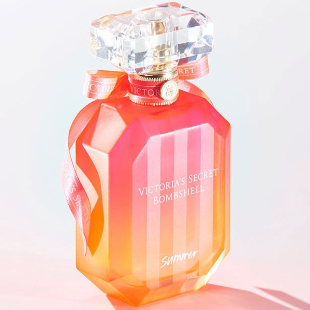 🌸 Victoria Secret Bombshell Summer Perfume 🌸